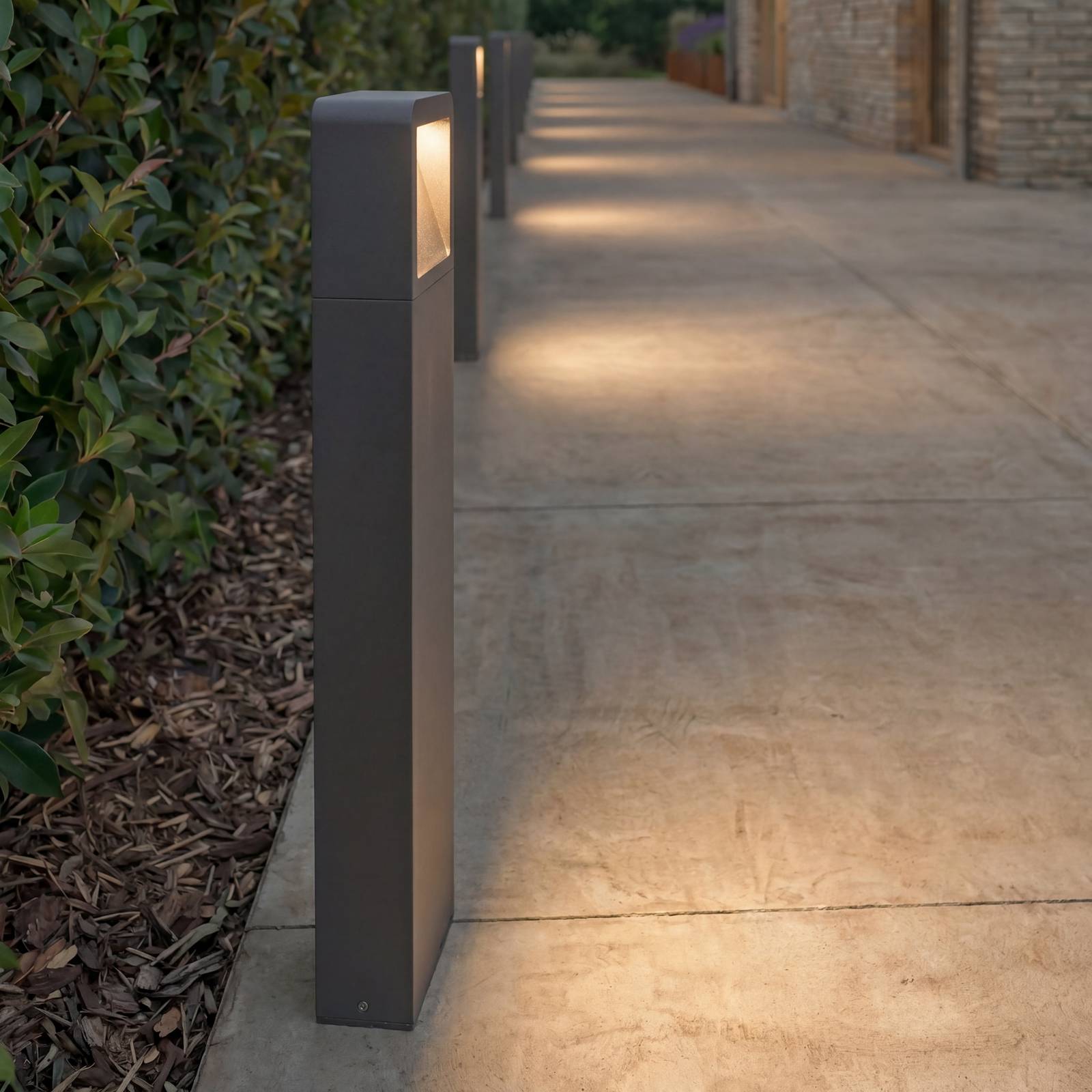 LED Wegeleuchte LEYA Lucande, schwarz, Aluminium, Modern, LED Außenleuchte