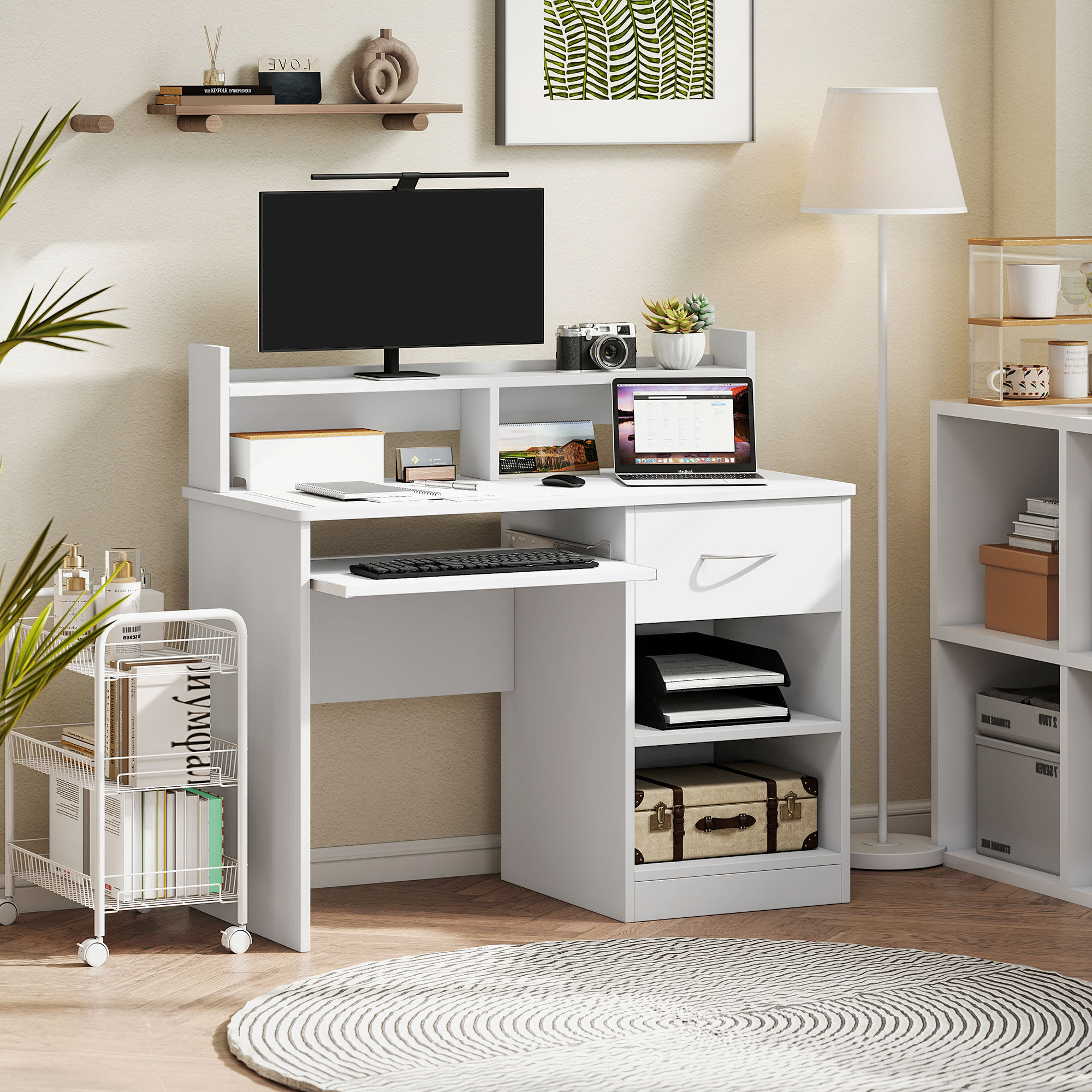 Altro Scrivania Per Computer Compatta, Scrivania Pc Fisso In Legno Bianco Con Ripiano Tastiera Estraibile E Mensole 104x48x95.5cm