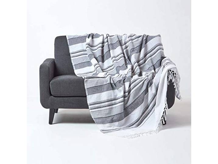 Homescapes große Tagesdecke Morocco, monochrom, Sofa-Überwurf aus 100% Baumwolle, weiche Wohndecke 225 x 255 cm, grau-weiß gestreift, mit Fransen
