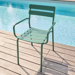Oviala Business Terrassensessel aus dunkelgrünem Aluminium