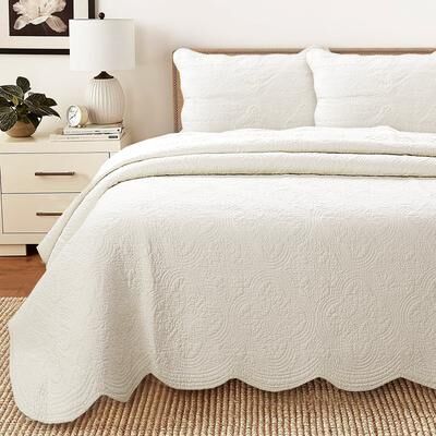 Copper Grove Sagano Blantyre Scalloped Edge (White, Ivory, Green, or Gray) Cotton 3-piece Quilt Bedding Set