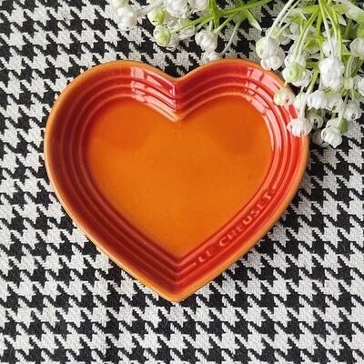 Uplift Picks Heart Shaped Ceramic Cat Bowl For Stress Free Feeding And Anti Vomiting Support orange