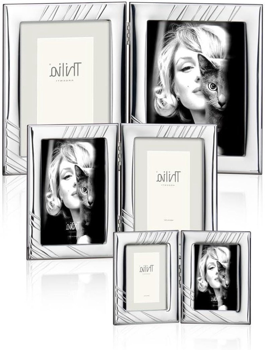 Zilverkleurige dubbele fotolijst met boekstructuur design voor twee foto's van 10x15 cm