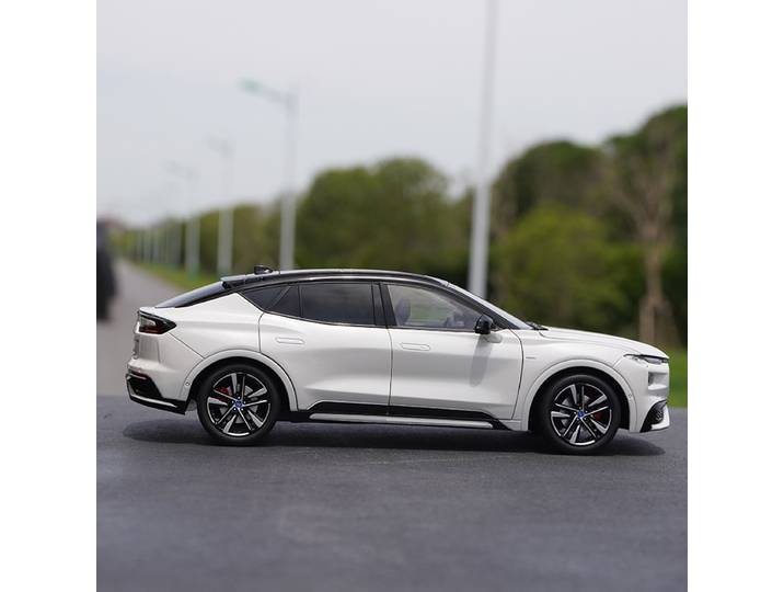 Modèle de voiture Changan Ford EVOS à l'échelle 1:18, SUV tout-terrain FORD EVOS, modèle de voiture en alliage