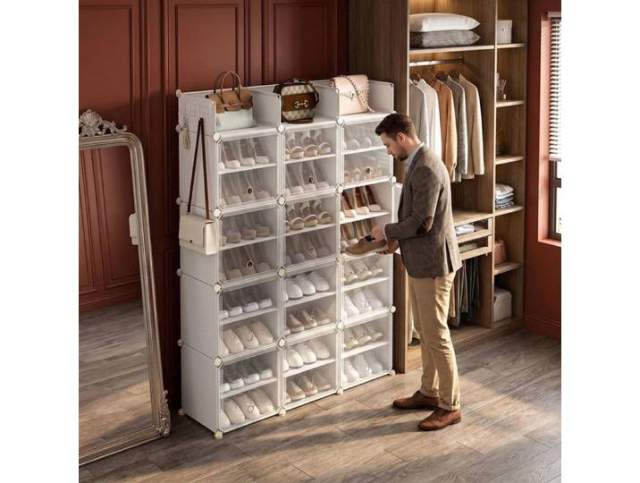 Ce spacieux meuble à chaussures à 12 compartiments et portes peut contenir jusqu'à 54 paires de chaussures