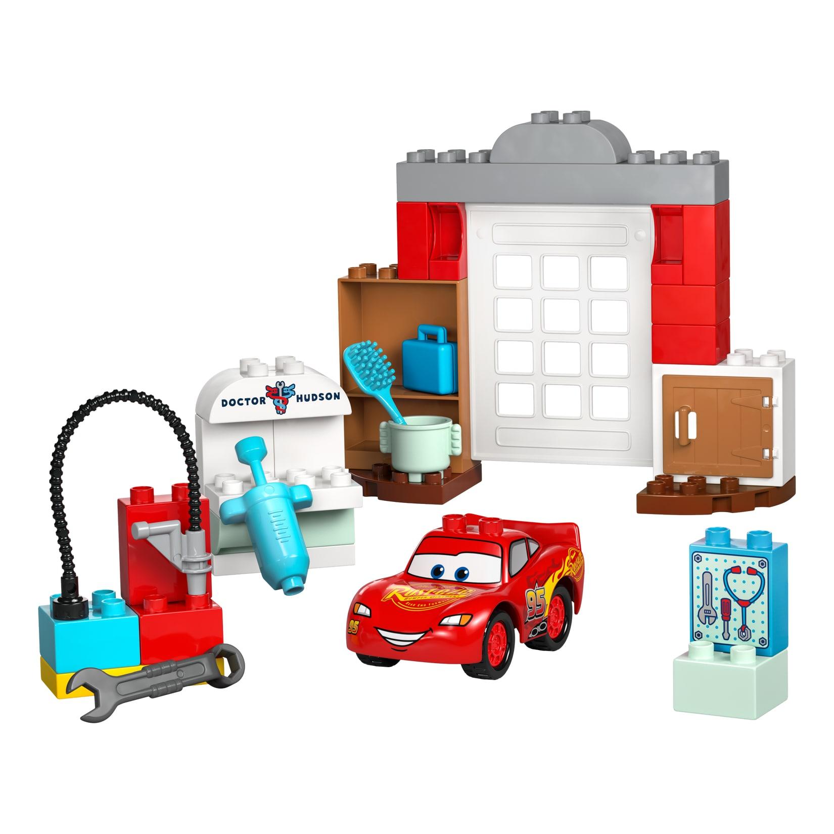 LEGO® McQueens Besuch in Docs Werkstatt