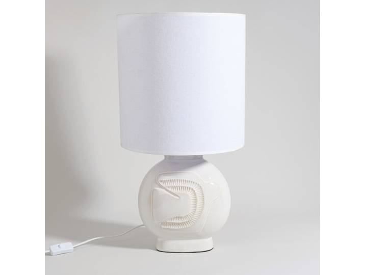 Steingutlampe mit weißem Lampenschirm