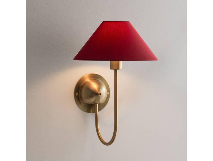 IRIS Wandlampe burgunderrot Höhe 32cm Metall - Globen Lighting - Wohnzimmer - Skandinavisch - Stoff / Textil - Mit Schirm
