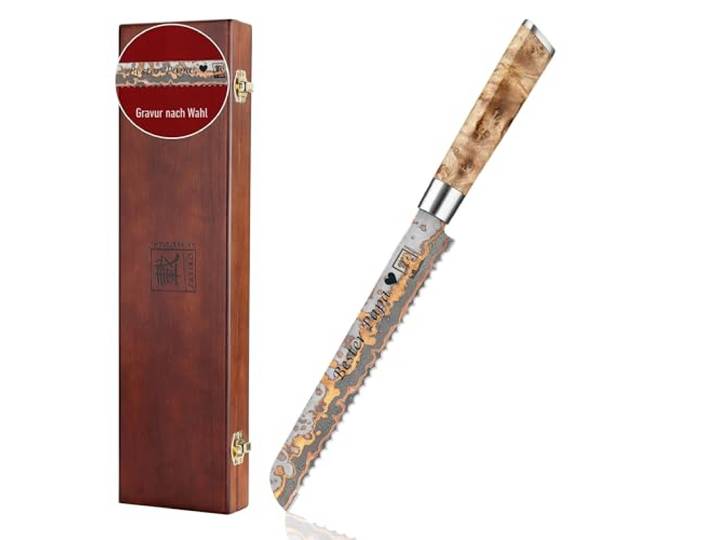 zayiko MysticMagma Brotmesser mit Gravur Damast I Premium Küchenmesser 20cm aus Damaststahl I 67 Lagen Damaszener Wellenschliff I Ahornholz Griff I Profi Brotmesser Set mit Geschenkbox