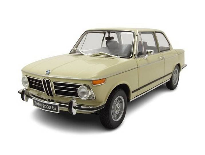 Kyosho Modellauto BMW 2002 Tii 1972 beige, Maßstab 1:18