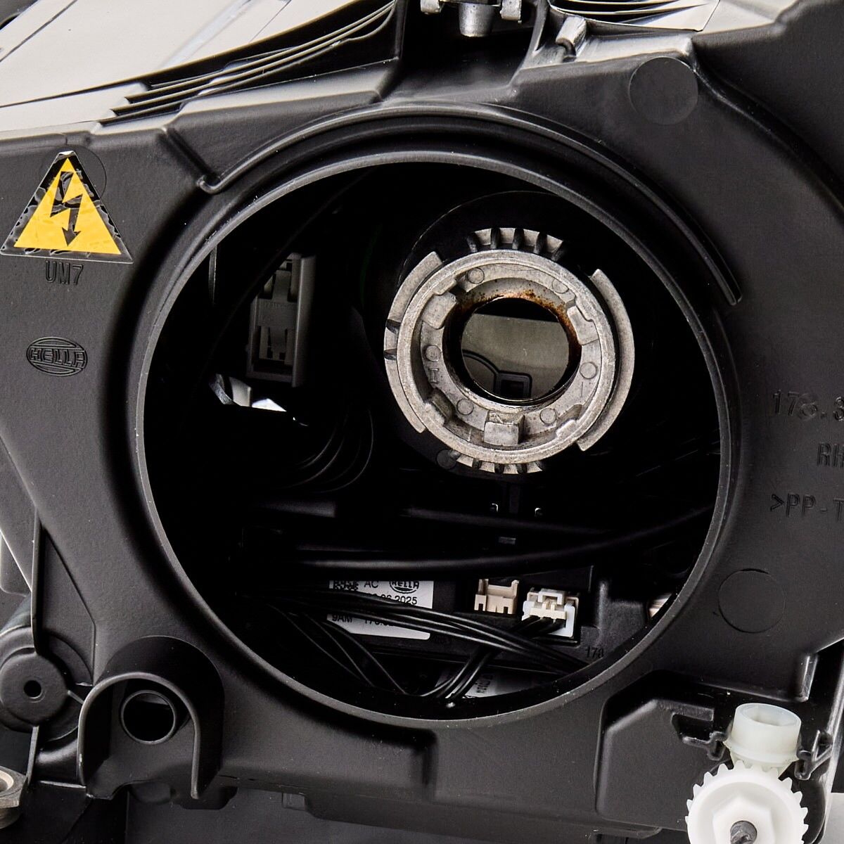 HELLA 1ZT 010 748-101 Headlight