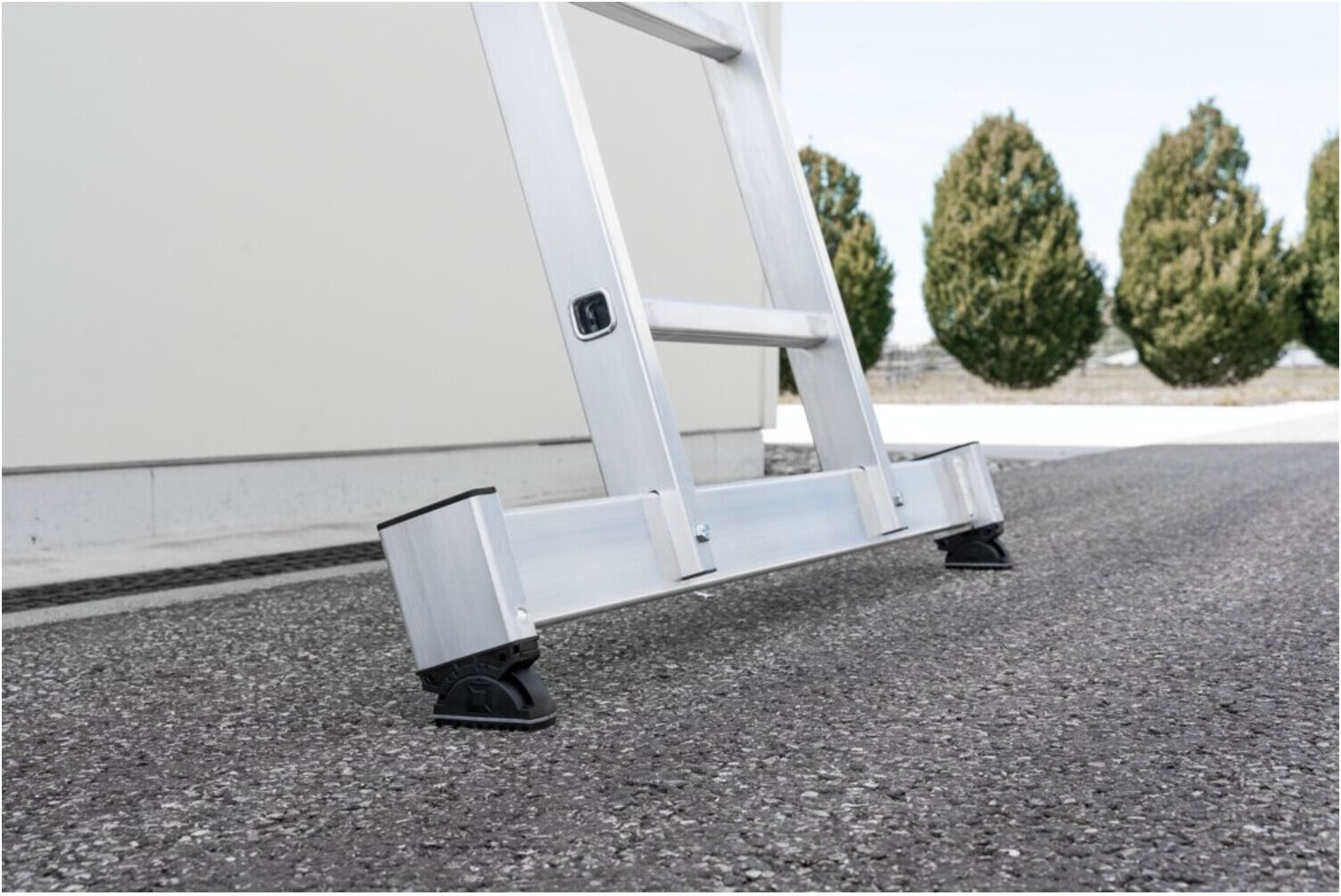 MUNK Aluminium-Anlegeleiter nivello®-Traverse 8 Sprossen (010308)