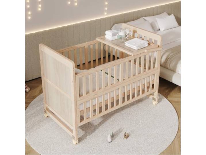 QQJIN Babybett Holz Kiefer Natur 120x60cm 3-in-1 mit Seitenschutzgitter Gitterbett Umwandelbar Beistellbett Kleinkinderbett Wickeltisch Baby Cot