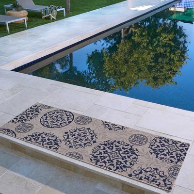 Gertmenian Paseo Emilia Beige/Navy Casual Medallion Indoor/ Outdoor Area Rug