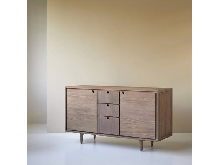 Aufbewahrungsmöbel aus massivem Nussbaumholz, 145 cm Jonak - Dunkelbraun - Walnut