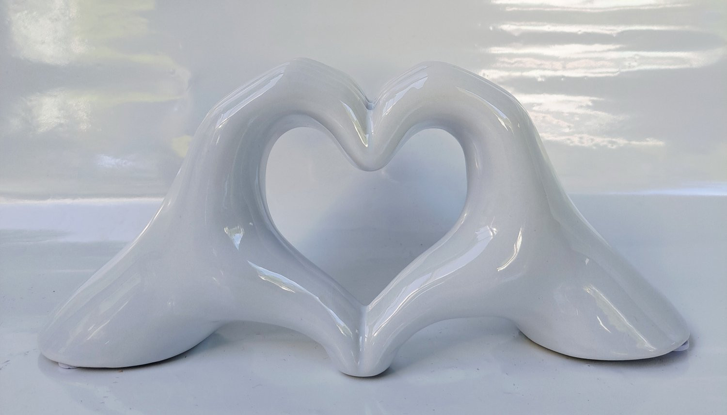 Love Sign Keramische Heart Hands sculptuur - Glanzend wit - Lengte: 24 cm