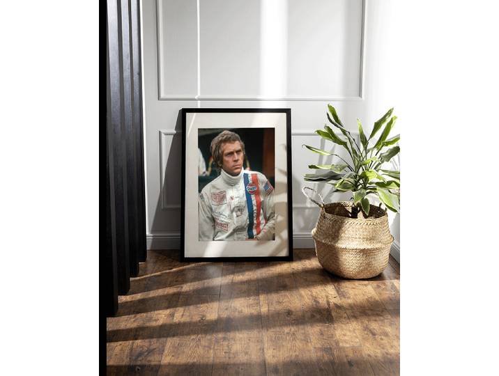 Affiche Steve McQueen Le Mans Revêtement : verre acrylique Structure : hêtre laqué Multicolore 53 x 63cm