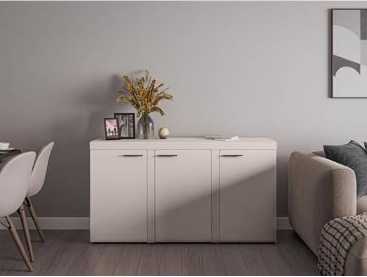 AX Living Sideboard Spacoro 3T 148,8x82x40,3 cm Beige, 3 Türen Laminierte Möbelplatte mit MDF-Leisten. Sechs geschlossene Fächer hinter drei Türen. Maße: 148,8 x 82 x 40,3 cm.