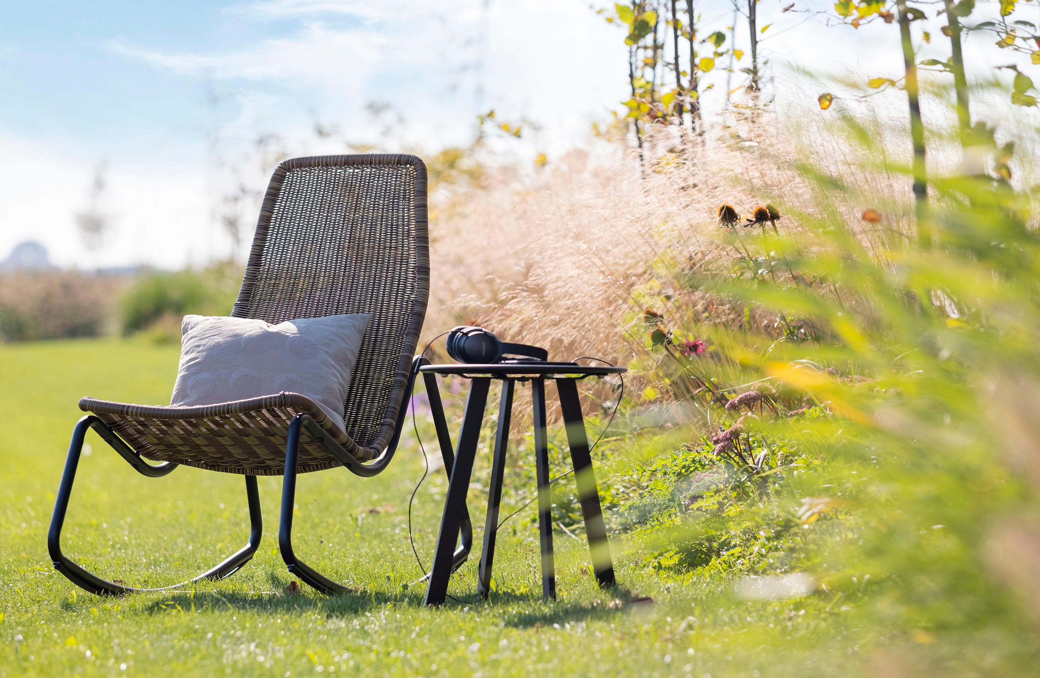 Gartenstuhl WOOOD "Tom gecoatetes Rattan mit Metallgestell, H 97 x B 51 x T 95 cm", beige (natur, schwarz, natur), B:51cm H:97cm T:95cm, Geflecht Rattan, Stühle, Gartenstuhl, Verstärkender Querstrebe, Tragkraft 150 kg, einfach zu montierbar