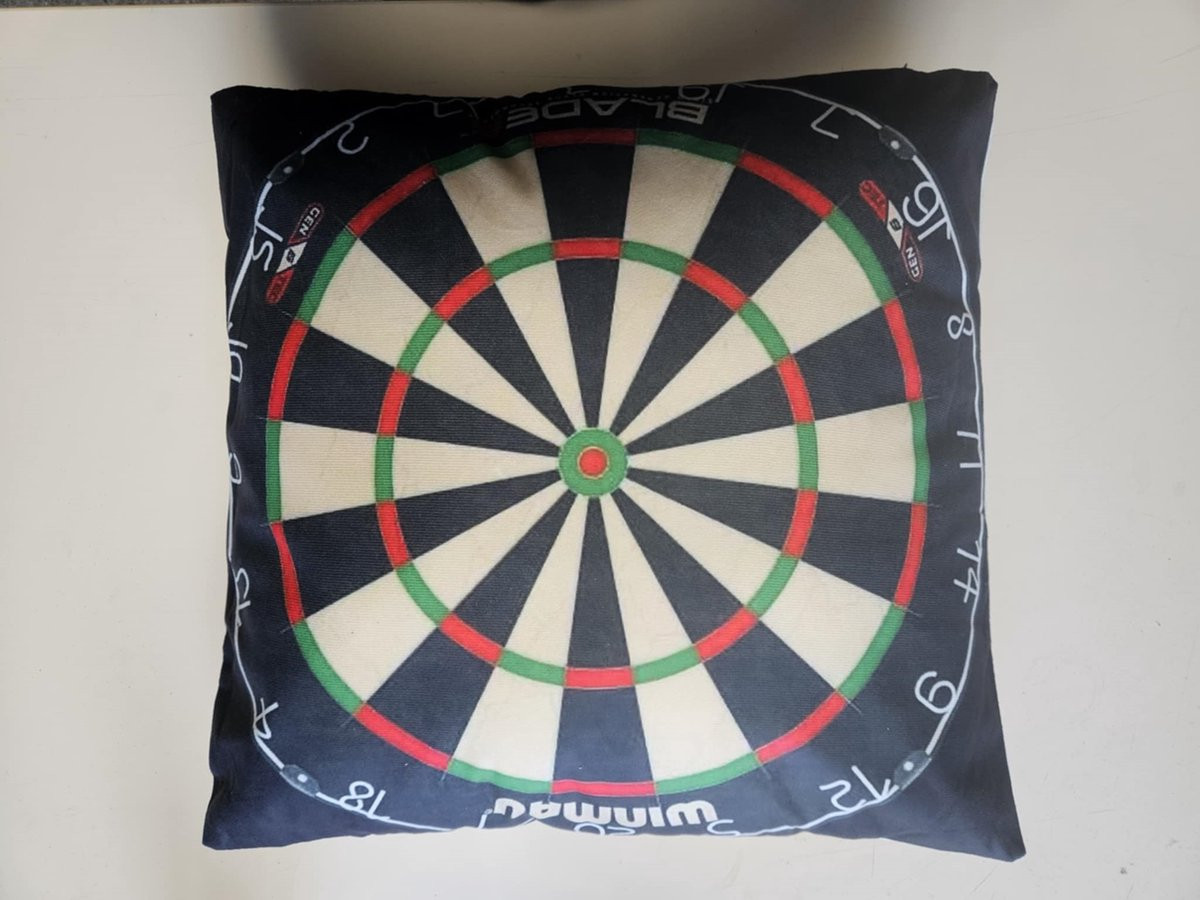 Sierkussen met Darts afbeelding en Dartbord ontwerp