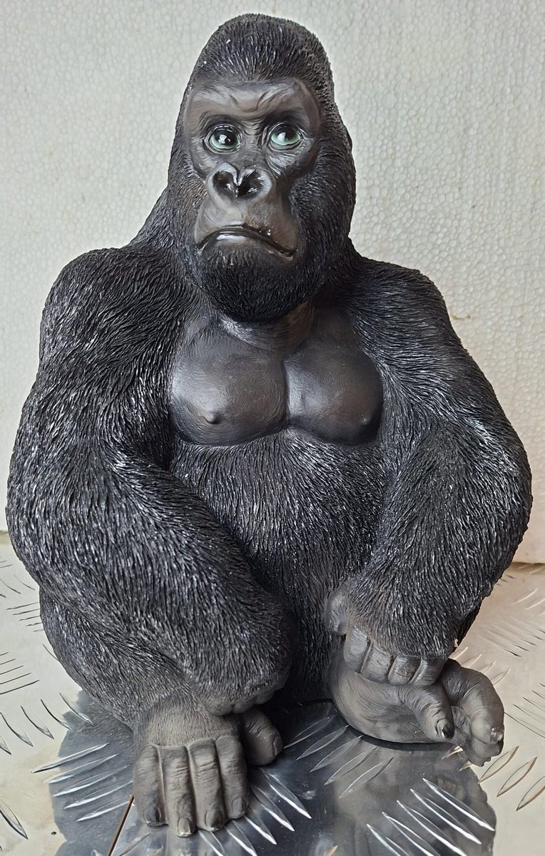 Realistische Gorilla Tuinbeeld – Zittend – Polystone – Hoogte: 36 cm