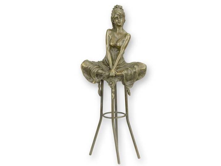 JS GartenDeko Dekofigur Bronzeskulptur sinnliche Frau sitzend auf Barhocker H 27,1 cm