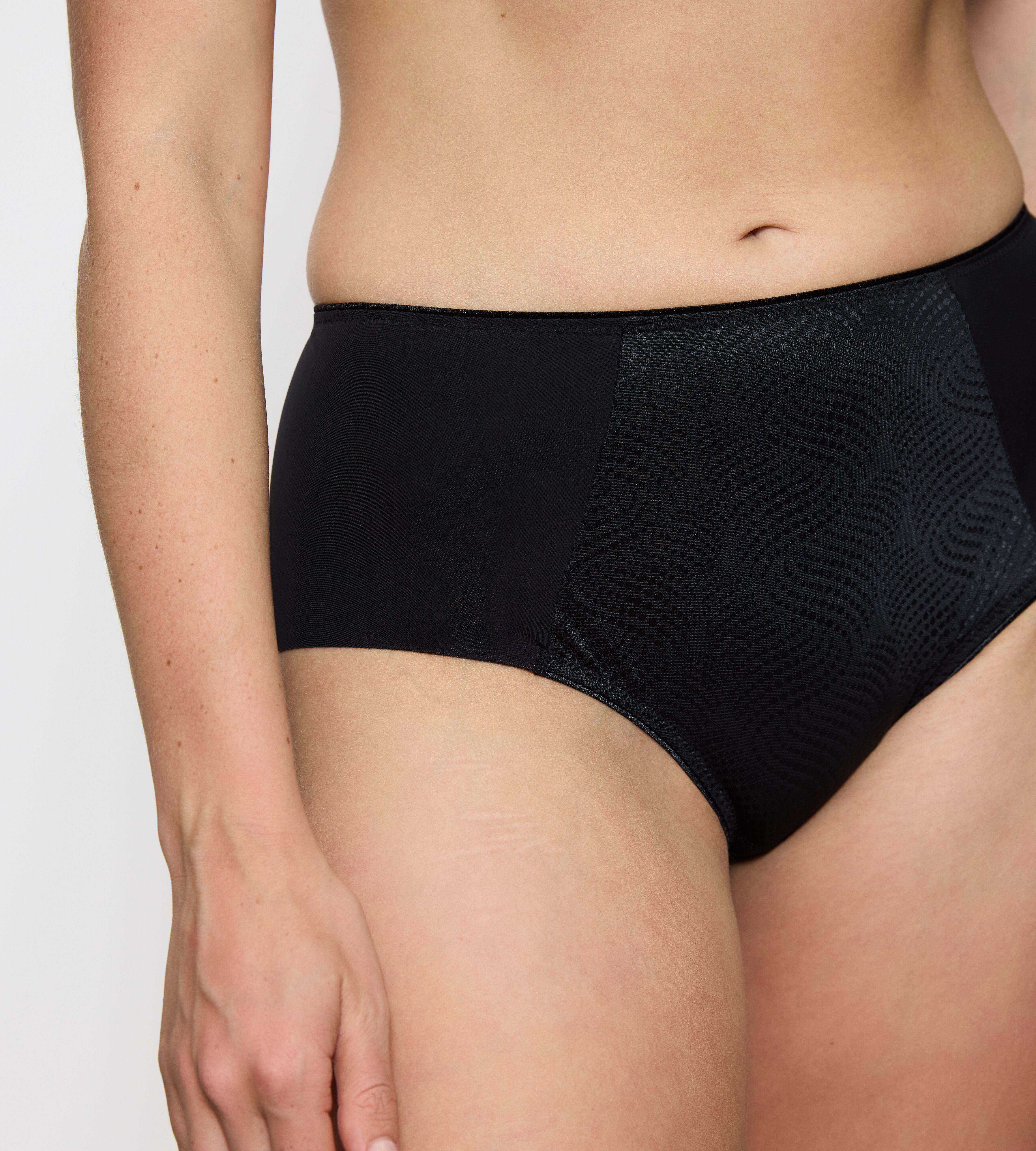 Hipster TRIUMPH "Essential Minimizer", Damen, Gr. 48, Microtouch, schwarz, Microtouch, Obermaterial: 79% Polyamid, 21% Elasthan, normal, Unterhosen Hipster, schimmerndes Jacquard-Muster, Microfaser, breite Seitenpartie