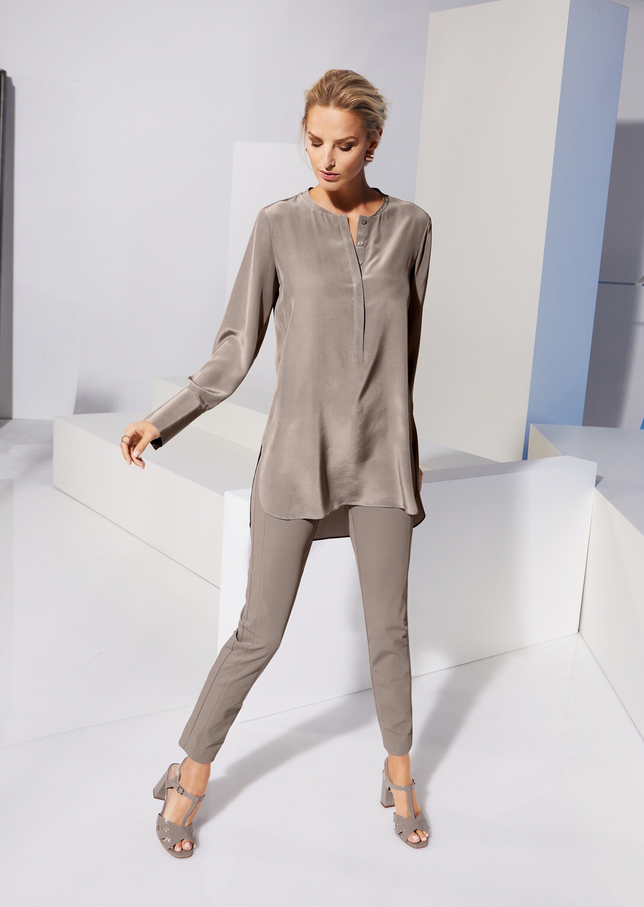 Hemdbluse MADELEINE "Seidenhemd Luxuriöse Bluse mit kragenlosem Design", Damen, Gr. 36, beige (cappuccino), Obermaterial: 100% Seide silk., Modern, Blusen Hemdbluse