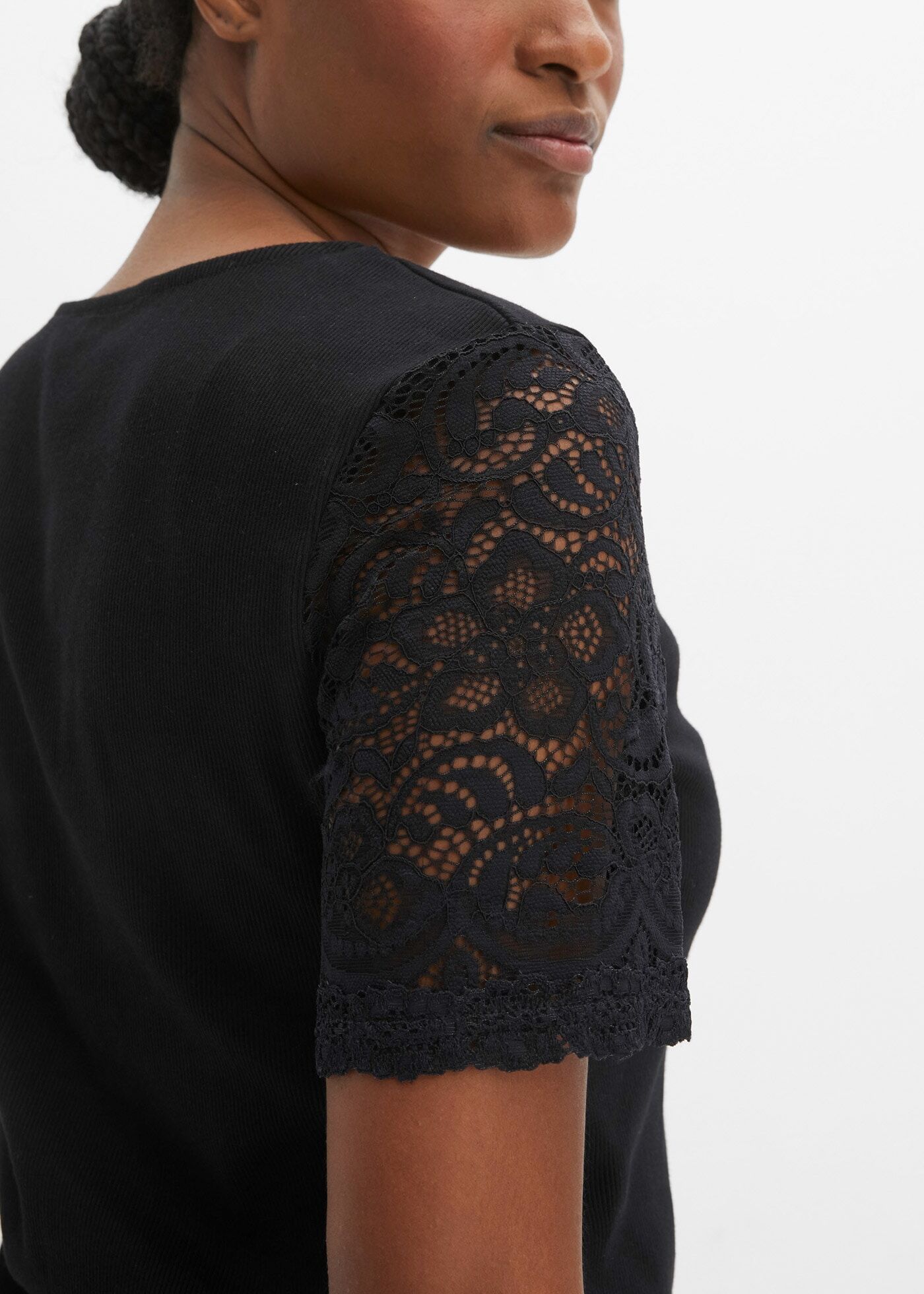 T-Shirt BONPRIX, Damen, Gr. 44/46 (L), schwarz, Obermaterial: 100% Baumwolle, eng, Shirts T-Shirt, eng anliegende Passform, Kurzarm-Design, für vielseitige Anlässe schwarz 44/46 (L)