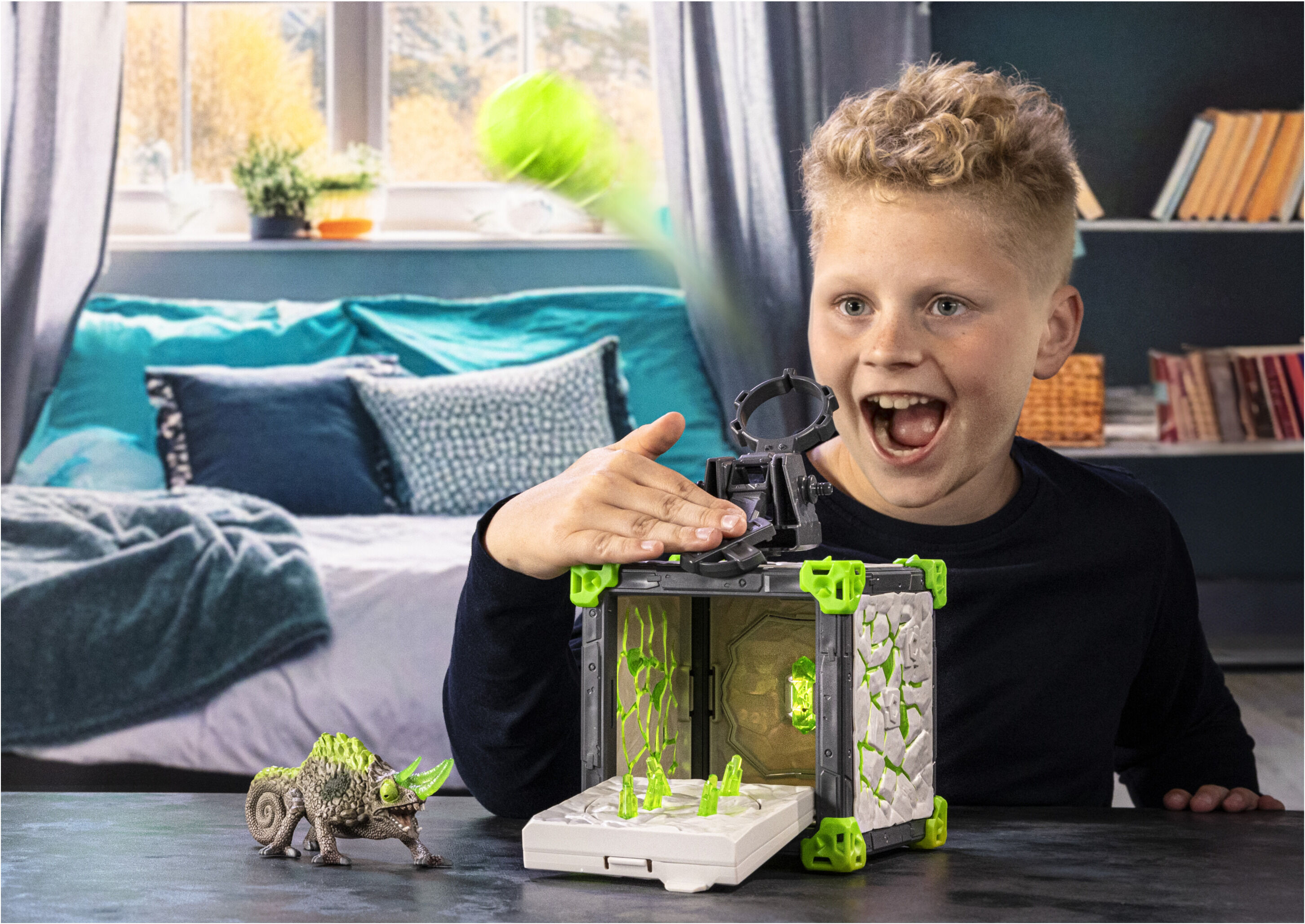 SCHLEICH BattleCave Stone Chameleon