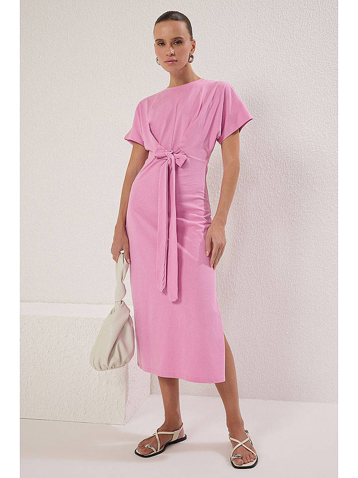 trendyol Kleid in Rosa - L
