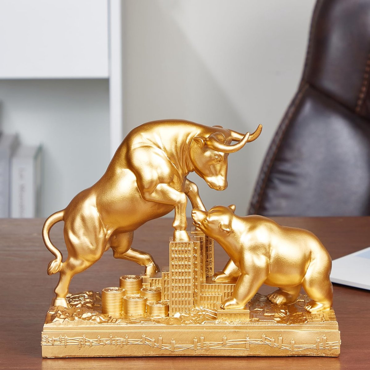 Decoratiebeeld Stier en Beer van Polyresin voor op een tafel of bureau