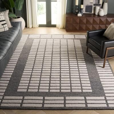 SAFAVIEH Handmade Ebony Tulun Wool Rug
