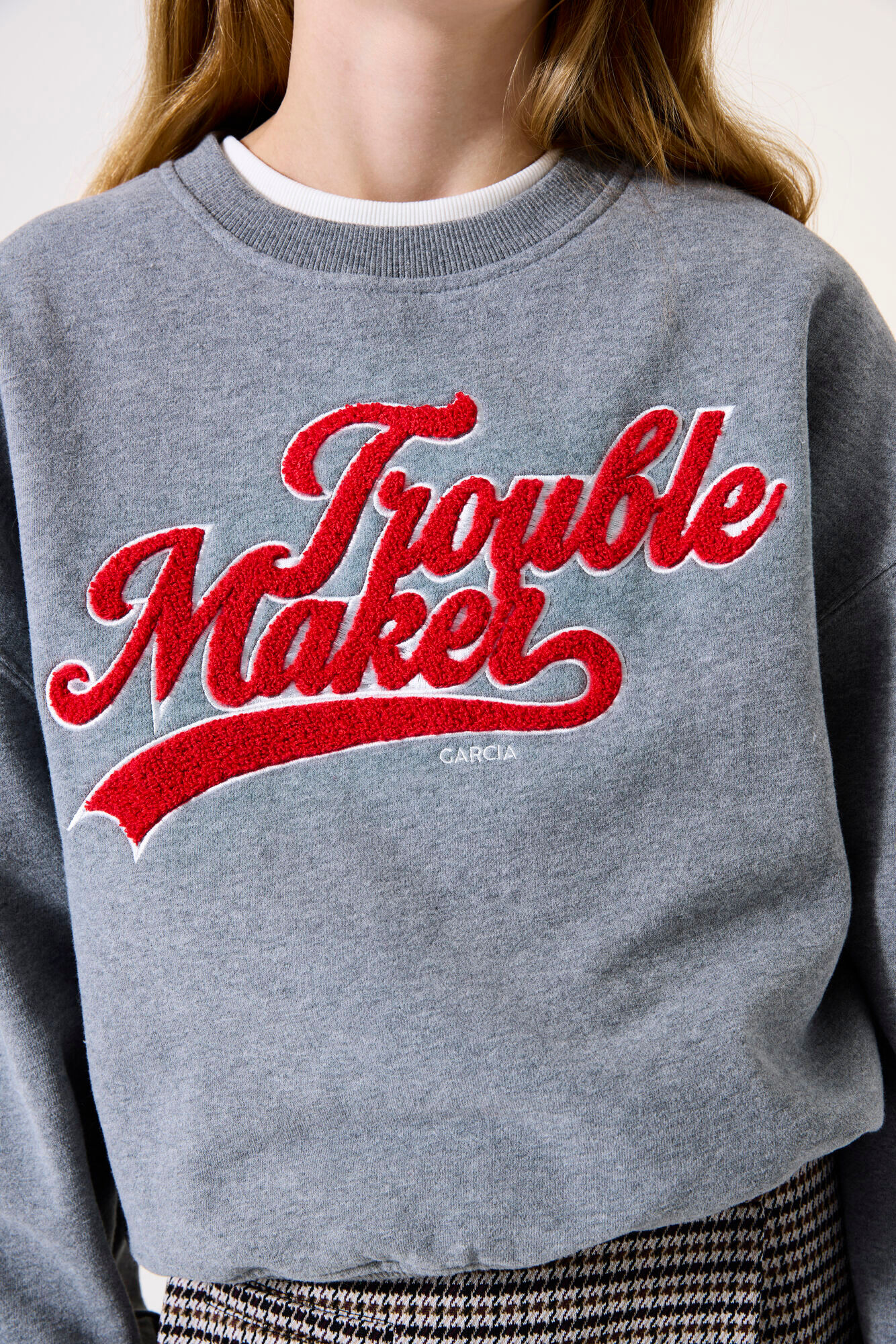 Sweater GARCIA, Mädchen, Gr. 176, grau (dunkelgrau melee), Sweatware, Obermaterial: 80% Baumwolle, 20% Polyester, bedruckt, meliert, regular fit normal, Rundhals, Rippbündchen, Sweatshirts Sweater, mit Print for GIRLS dunkelgrau melee 176