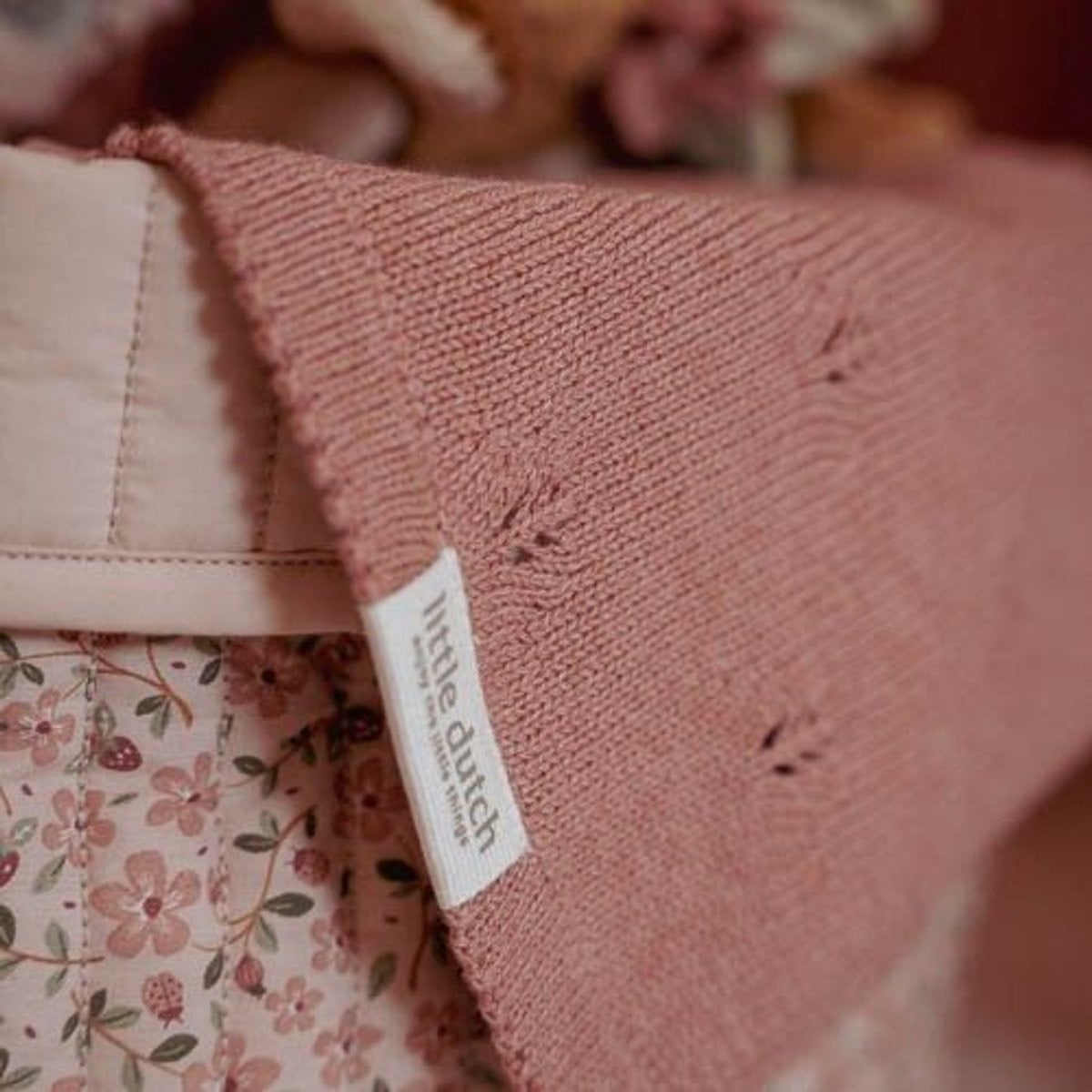Little Dutch gebreide ledikantdeken Pure Blossom