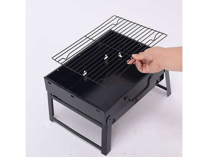 Barbecue portable compact réglable au design moderne, barbecue au charbon de bois pliable pour le camping et les pique-niques, en acier au carbone chromé noir