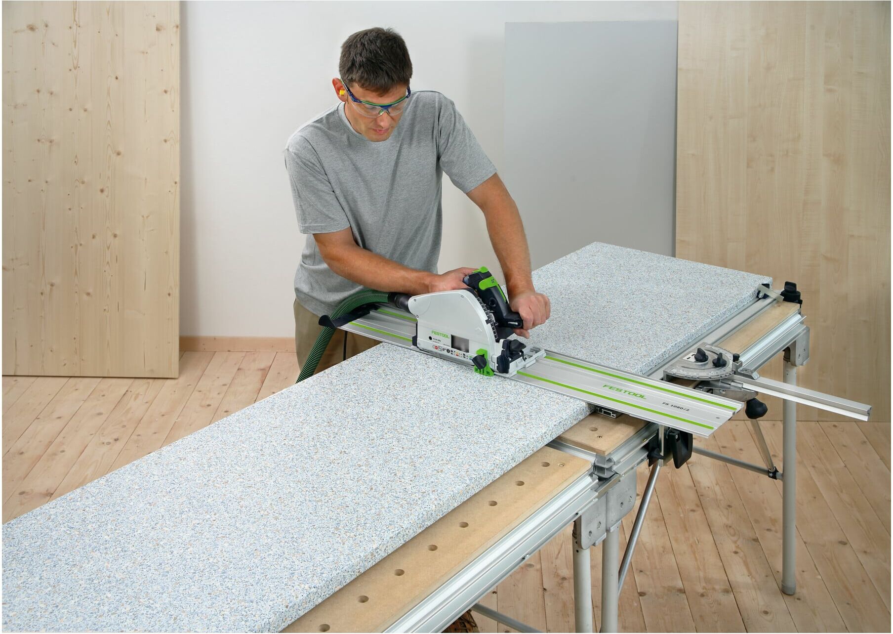 Festool MFT/3 Multifunktionstisch mit stabiler Führung und vielseitigen Einsatzmöglichkeiten für verschiedene Säge-, Fräs-, Bohr-, Schraub-, Kleb-, Lackier-, Montagearbeiten, 495315)