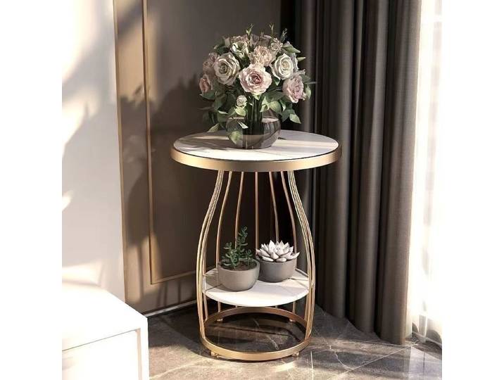 Bord quelques petites tables basses salon canapé coin quelques simples balcon mobiles petite table ronde armoire d'appoint