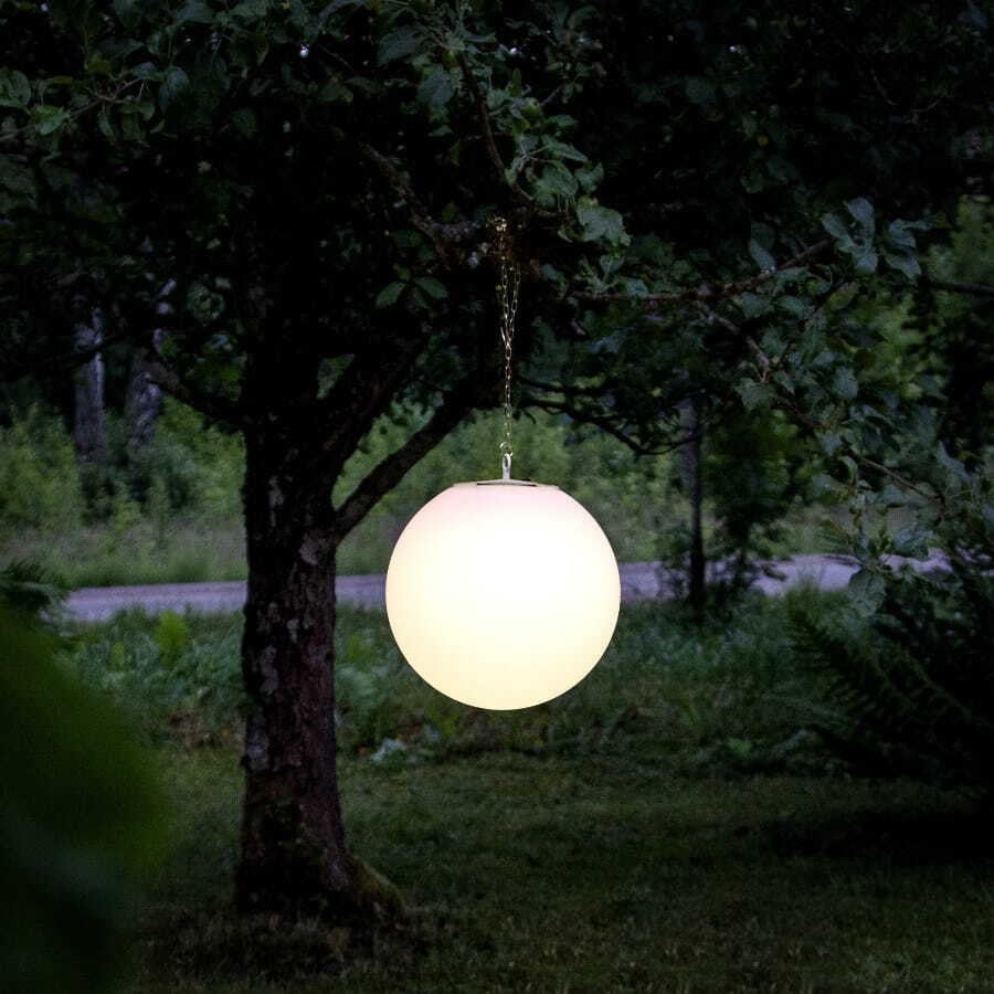 Star Trading GLOBY LED-zonne-energie tuinkubus met warmwitte LED's en lichtsensor - Diameter: 30 cm, Hoogte: 29 cm