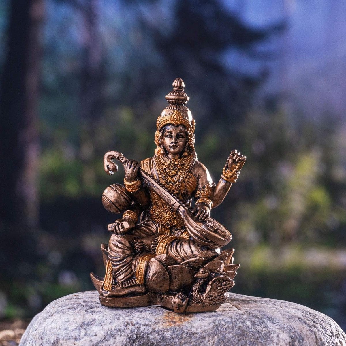 Wit religieus miniatuur beeldje van hars voor huisdecoratie