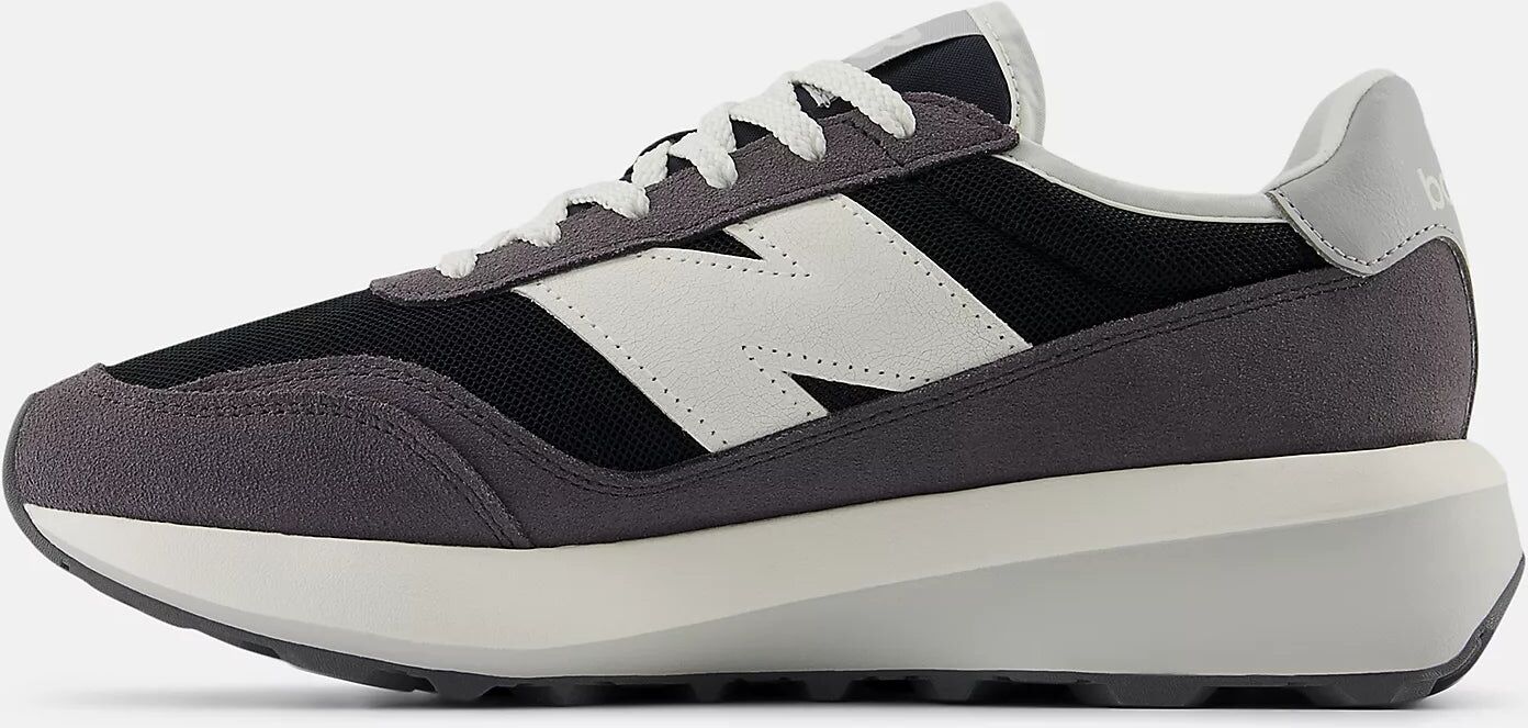New Balance 370 Shoes – Size 4
