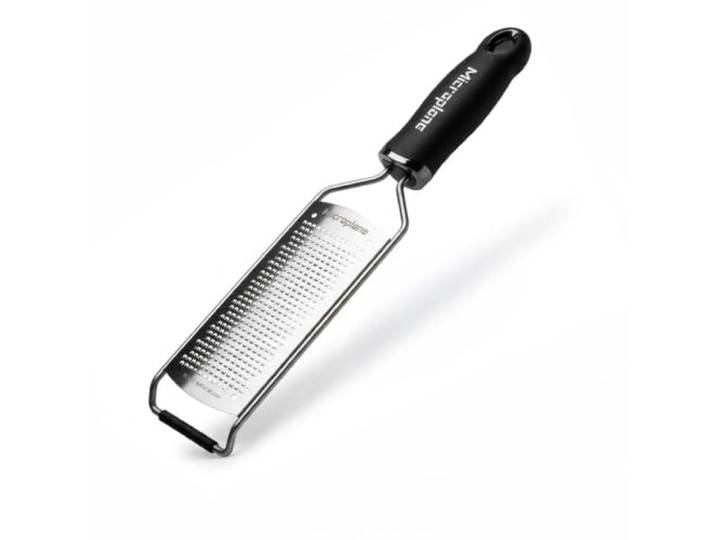 Microplane Râpe de cuisine Fine pour fromage à pâte dure\, agrumes\, ail\, piment\, cannelle et muscade en Noir et en acier inoxydable