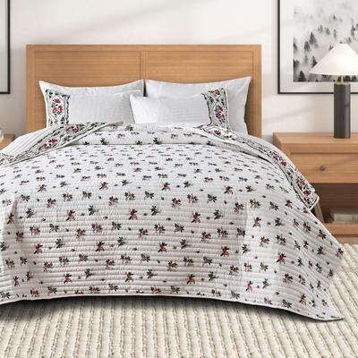 Linery & Co. Poinsettia Bordered Holiday Quilt Set