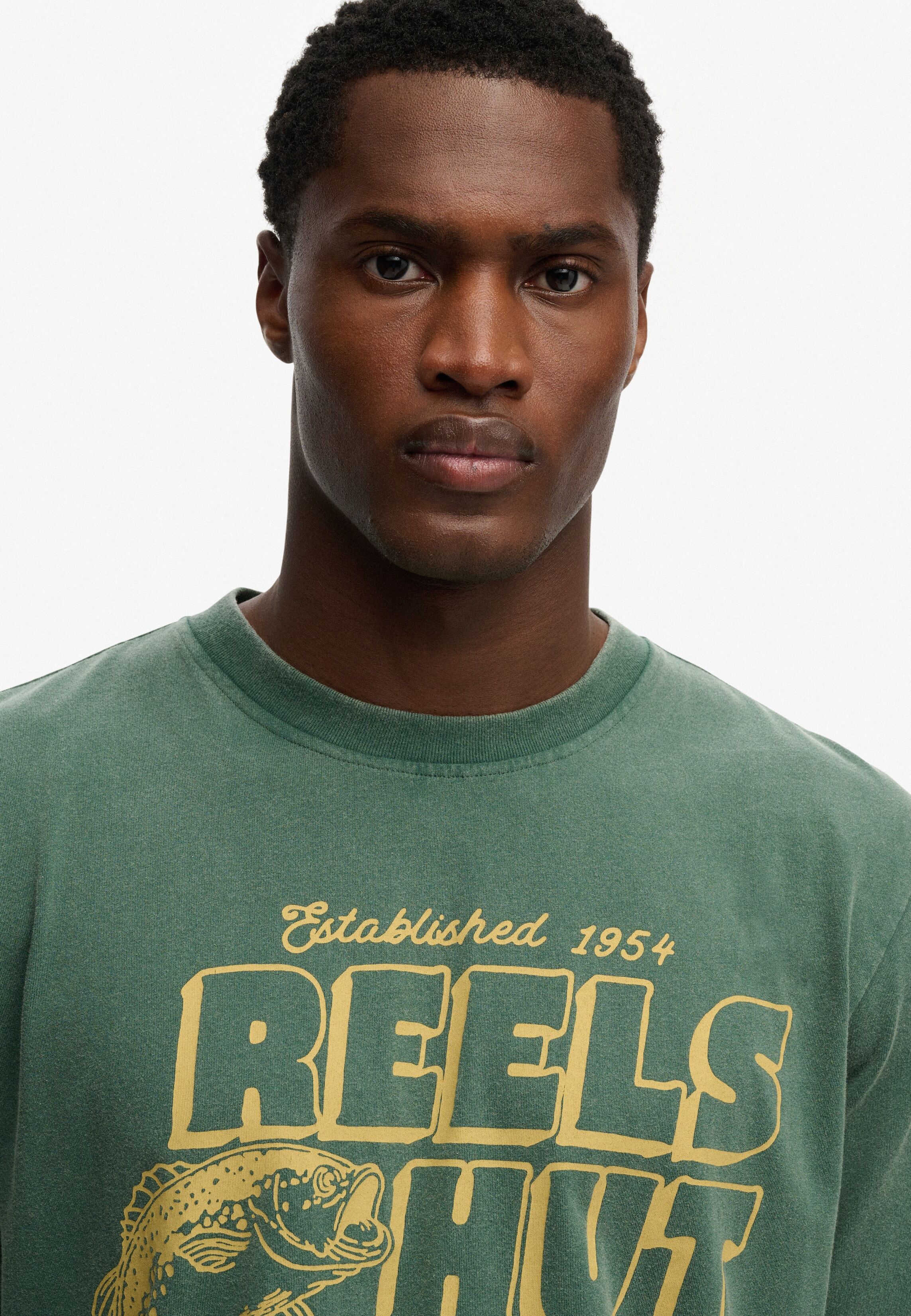 Rundhalsshirt SUPERDRY "ROADSIDE TRADE LOOSE TEE", Herren, Gr. XXL, grün (hunter grün), Single Jersey, Obermaterial: 100% Baumwolle, loose fit, Rundhals, Shirts Rundhalsshirt, Loose Fit, aus Baumwolle und Single Jersey, mit Druck, pflegeleicht hunter grün