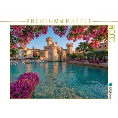 CALVENDO Puzzle Sirmione - Frühlingsblüten an der Scaligerburg | 2000 Teile Lege-Größe 90x67cm Foto-Puzzle für glückliche Stunden