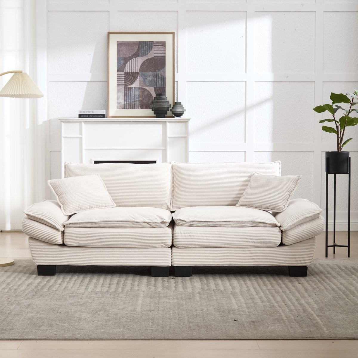 Moderne beige fluwelen tweezitsbank met losse rugkussens