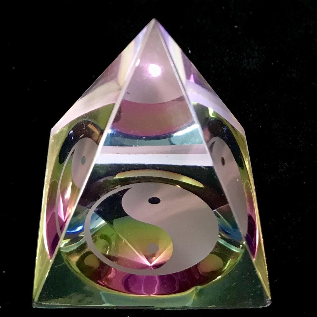 Kristal Piramide met Yin Yang decoratie voor op tafel, 4 cm