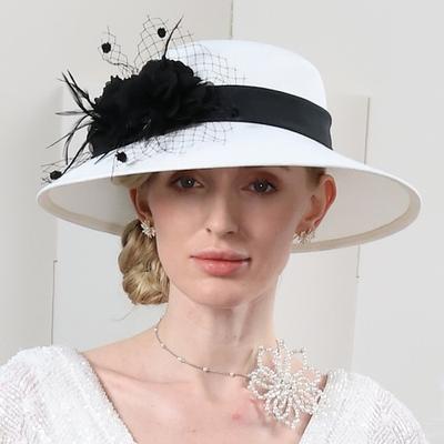 Fascinators Kentucky Derby-Hut Bowler-/Glockenhut aus Faser Strohhut Sonnenhut Hochzeitsabend Party Eleganter Sonnenschutz mit Feder-Blumen-Kopfbedeckung Kopfbedeckung