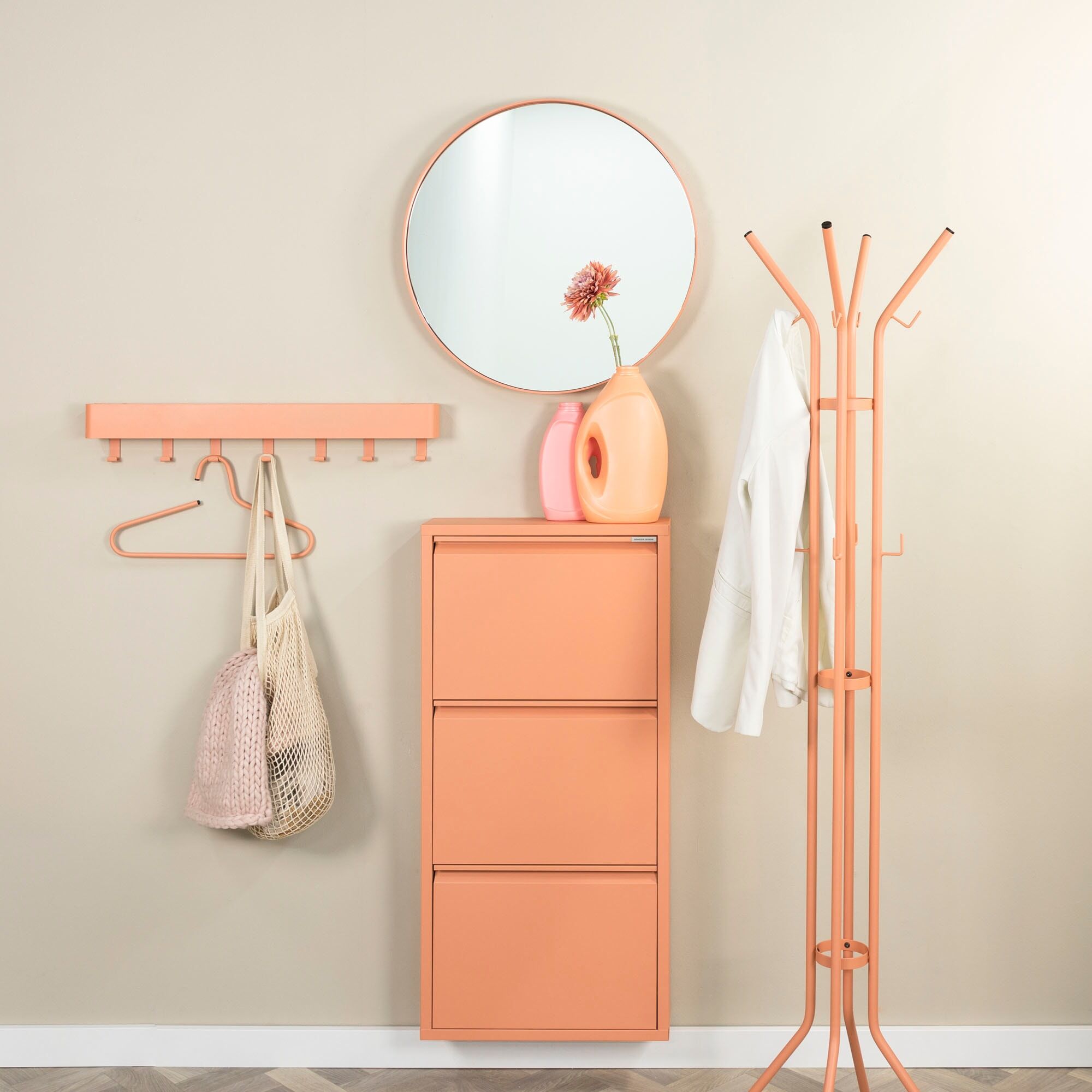 Garderobenständer SPINDER DESIGN "Jessy", orange (clay terra), B:40cm H:170cm T:40cm, Stahl, Garderobenständer, Garderobenständer, Platzsparender Garderobenständer aus Stahl, 8 Haken & Schirmständer clay terra Einheitsgröße