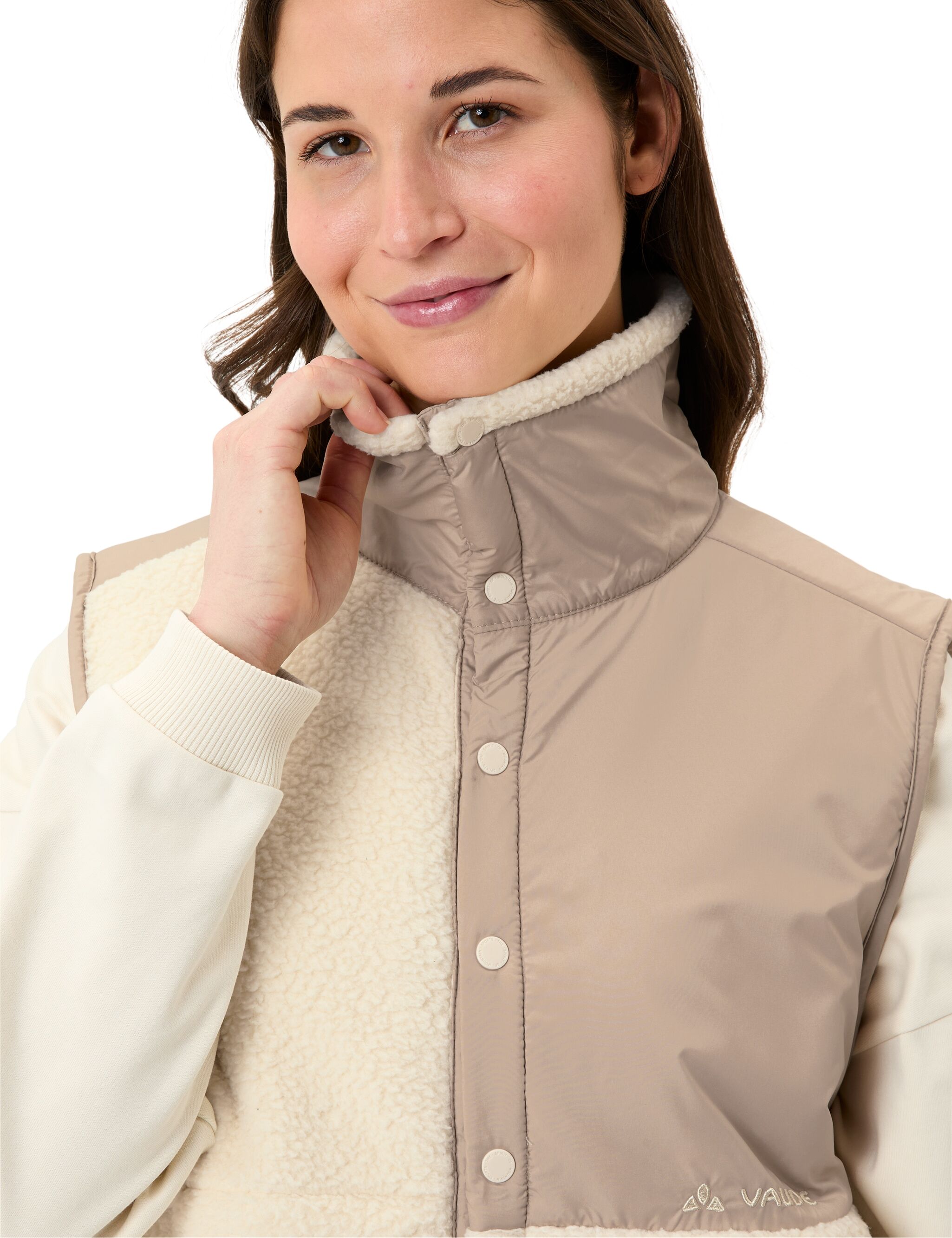 Fleeceweste VAUDE "WOMEN'S NAJUN FLEECE VEST", Damen, Gr. 34, beige (ecru), Obermaterial: 100% Polyester, Westen Fleeceweste, weiter Schnitt, sportlicher Stil, mit seitlichen Schlitzen ecru 34